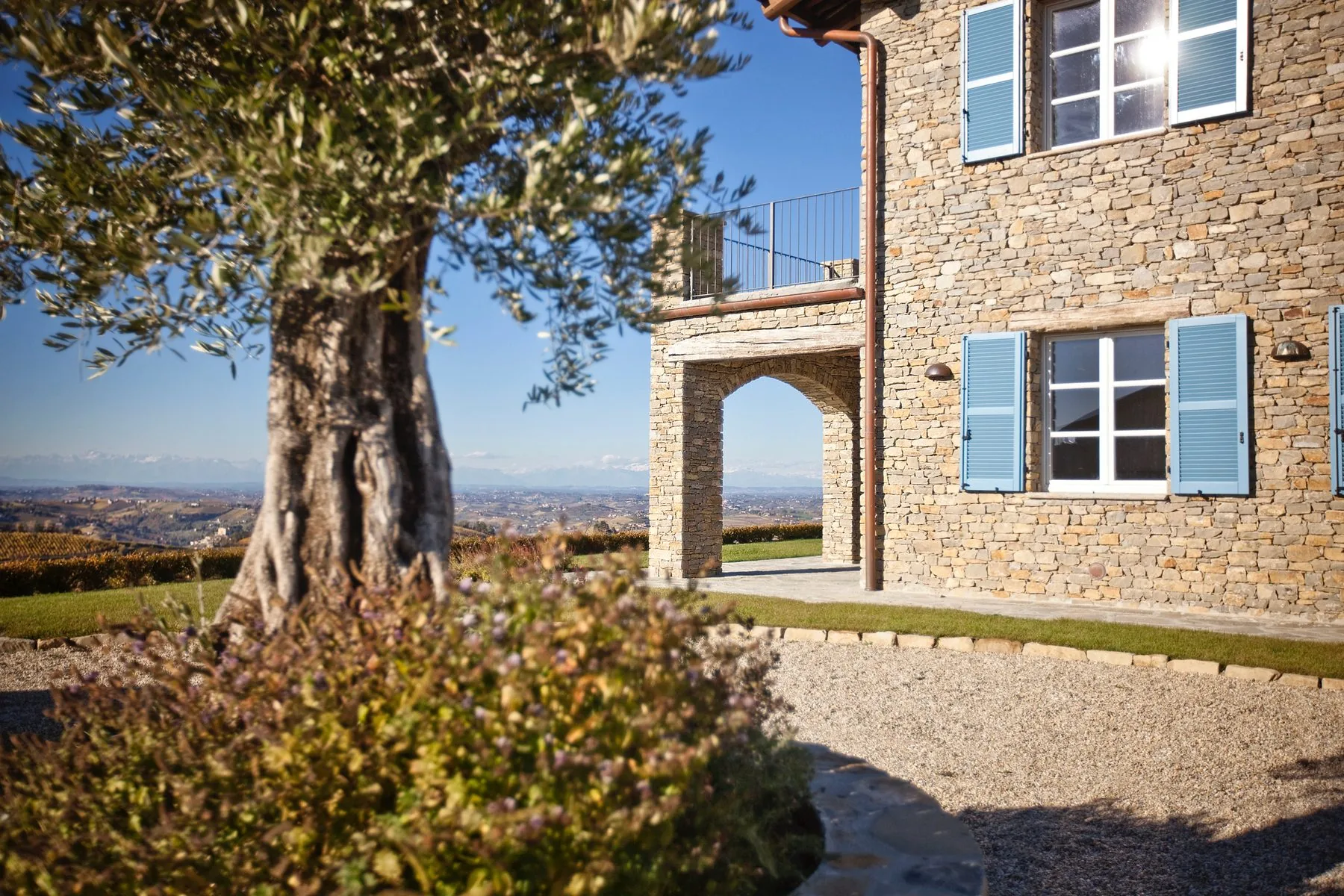 Casale in pietra con vista sulle colline — progetto Project Works